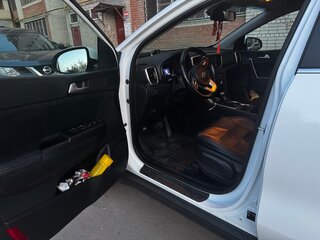 2019 Kia Sportage IV Рестайлинг, белый, 2200000 рублей, вид 3
