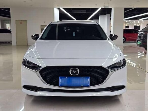 2023 Mazda 3 Axela IV (BP), белый, 1690000 рублей - вид 1