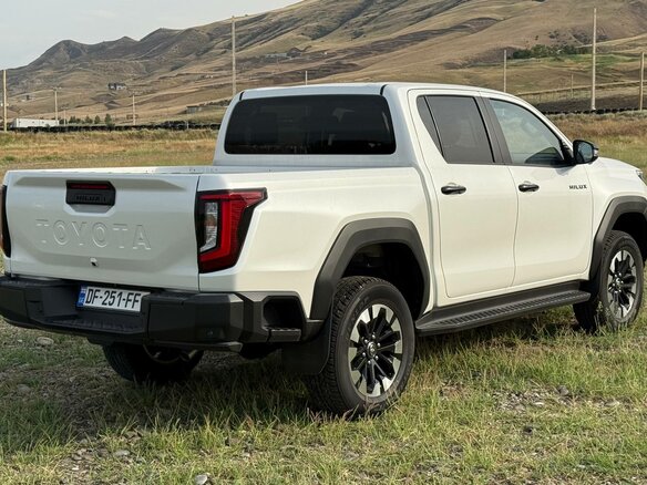 2026 Toyota Hilux VIII Рестайлинг 3, белый, 7050000 рублей - вид 8