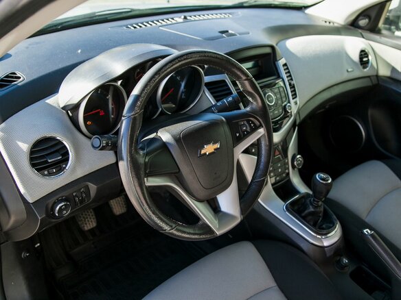 2011 Chevrolet Cruze I, серебристый, 600000 рублей - вид 16