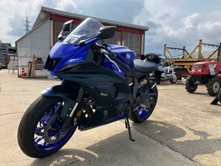 2024 Yamaha YZF-R7, синий, 827000 рублей, вид 4