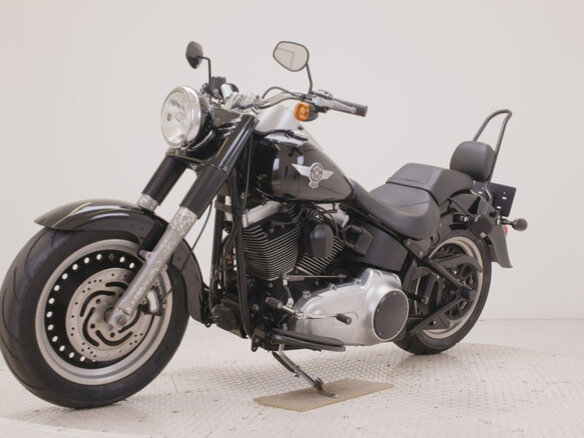 2010 Harley-Davidson Fat Boy, чёрный, 790000 рублей - вид 1