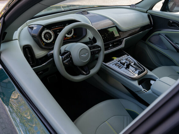 2026 Aston Martin DBX DBX S I, зелёный - вид 18