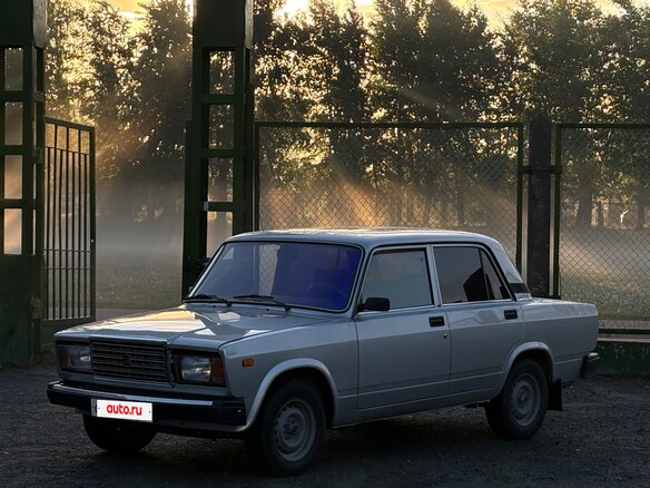 2010 Lada (ВАЗ) 2107, серебристый, 310000 рублей