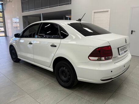 2019 Volkswagen Polo V Рестайлинг, белый, 1300000 рублей, вид 4