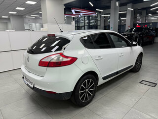 2014 Renault Megane III Рестайлинг, белый, 670000 рублей, вид 4