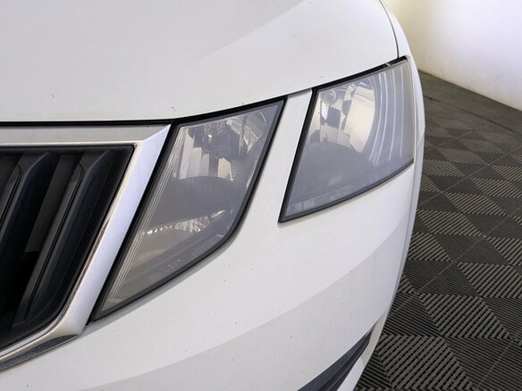 2020 Skoda Octavia III (A7) Рестайлинг, белый - вид 11