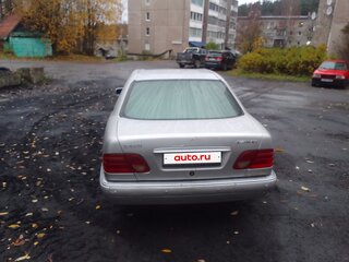 1997 Mercedes-Benz E-Класс 240 II (W210, S210), серебристый, 130000 рублей, вид 2