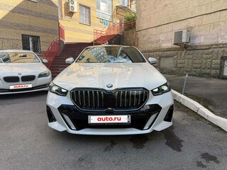 2024 BMW 5 серии Long 530Li xDrive VIII (G60/G61/G68), белый, 9000000 рублей, вид 2