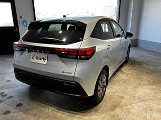 2022 Nissan Note e-Power III, серебристый - вид 5