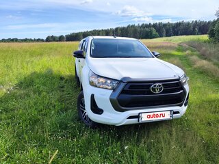 2020 Toyota Hilux VIII Рестайлинг 2, белый, 4700000 рублей, вид 3