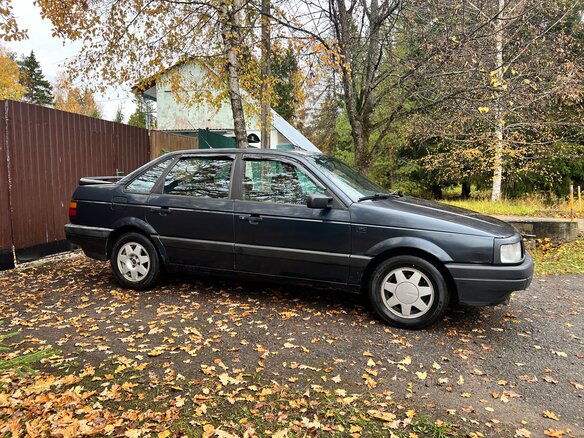1991 Volkswagen Passat B3, синий - вид 4