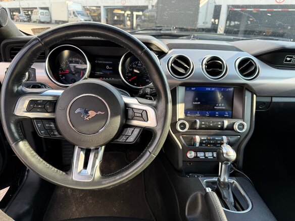 2020 Ford Mustang VI Рестайлинг, чёрный, 2400000 рублей - вид 7