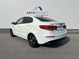 2015 Kia Rio III Рестайлинг, белый, 1140000 рублей, вид 4