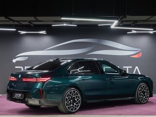 2026 BMW 7 серии 740 xDrive VII (G70) Рестайлинг, зелёный, 27790000 рублей, вид 5