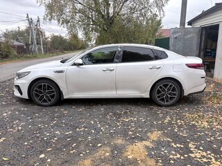 2018 Kia Optima IV Рестайлинг, белый, 2650000 рублей, вид 3