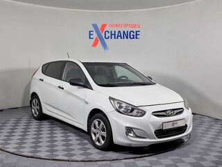 2013 Hyundai Solaris I, белый, 599000 рублей, вид 2