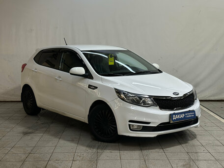2015 Kia Rio III Рестайлинг, белый, 960000 рублей, вид 2