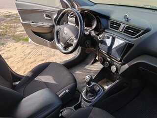 2016 Kia Rio III Рестайлинг, белый, 1400000 рублей, вид 2