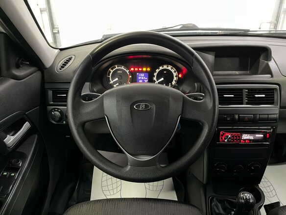 2017 Lada (ВАЗ) Priora I Рестайлинг, белый, 549000 рублей - вид 8