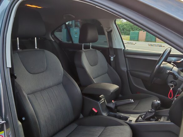 2018 Skoda Octavia III (A7) Рестайлинг, серый, 1700000 рублей - вид 7