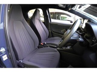 2024 Toyota Yaris IV, серый, 1300004 рублей, вид 5