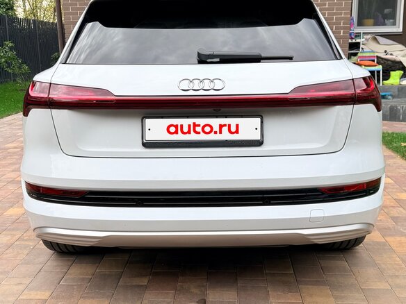 2019 Audi e-tron 50 I, белый, 3350000 рублей - вид 5