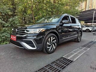 2023 Volkswagen Tiguan II Рестайлинг, чёрный, 2770000 рублей, вид 1