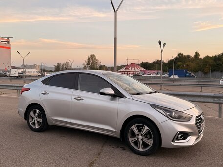 2017 Hyundai Solaris II, серебристый, 1300000 рублей, вид 5