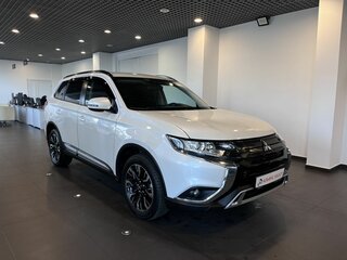 2021 Mitsubishi Outlander III Рестайлинг 3, белый, 2740000 рублей, вид 1