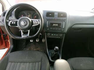2017 Volkswagen Polo V Рестайлинг, красный, 950000 рублей, вид 5