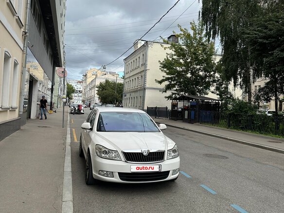 2011 Skoda Octavia II (A5) Рестайлинг, белый, 630000 рублей - вид 2