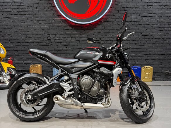 2022 Triumph Trident 660, чёрный, 745000 рублей - вид 2