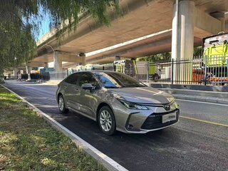 2023 Toyota Corolla Sporty XII (E210) Рестайлинг, серебристый, 1211000 рублей, вид 3