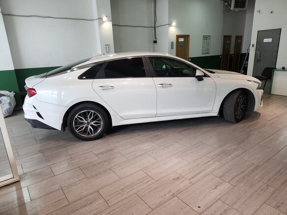 2021 Kia K5 III, белый, 1680000 рублей - вид 2