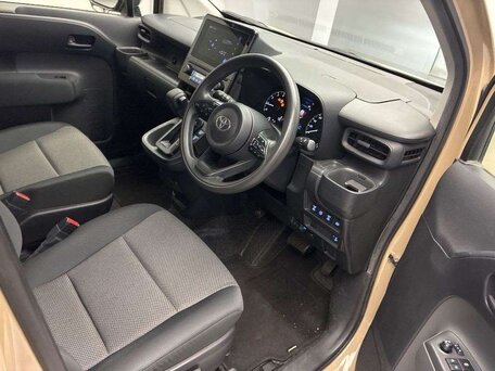 2023 Toyota Sienta III, бежевый, 1320000 рублей, вид 5