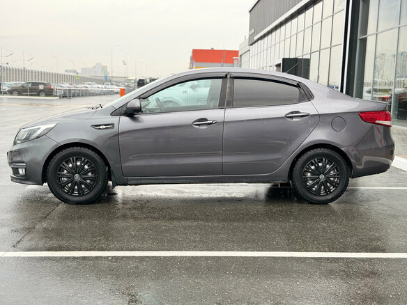 2015 Kia Rio III Рестайлинг, серый, 460000 рублей - вид 4