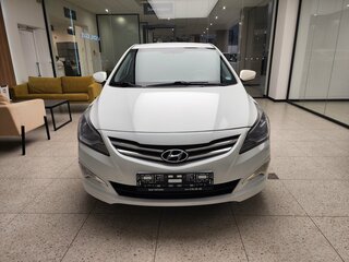 2016 Hyundai Solaris I Рестайлинг, белый, 930000 рублей, вид 2