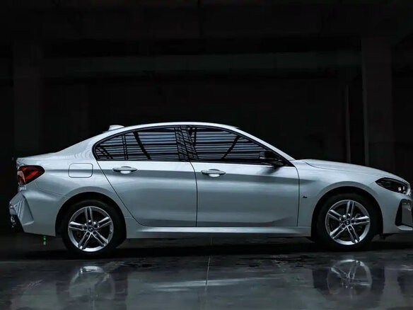 2023 BMW 1 серии 120i III (F52) Рестайлинг, белый - вид 7