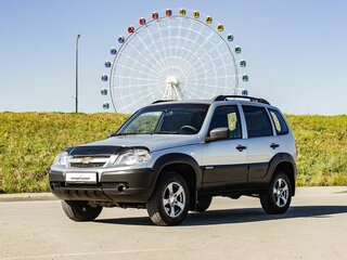 2018 Chevrolet Niva I Рестайлинг, серебристый, 750000 рублей, вид 1
