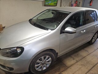 2011 Volkswagen Golf 5-speed VI, серебристый, 1500000 рублей, вид 3