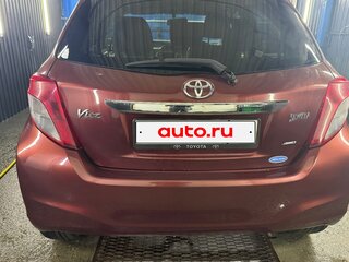 2012 Toyota Vitz III (XP130), красный, 800000 рублей, вид 4