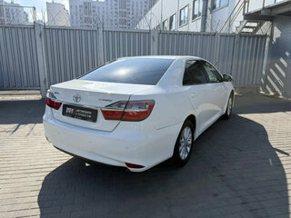 2015 Toyota Camry VII (XV50) Рестайлинг, белый, 1459000 рублей, вид 4