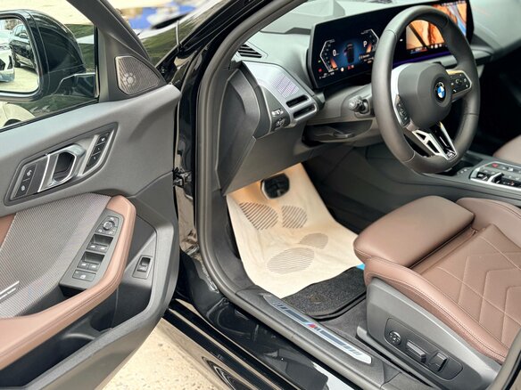 2025 BMW 1 серии 120i IV (F70), чёрный, 4990000 рублей - вид 17