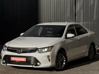 2017 Toyota Camry VII (XV50) Рестайлинг 2, белый, 2190000 рублей, вид 1