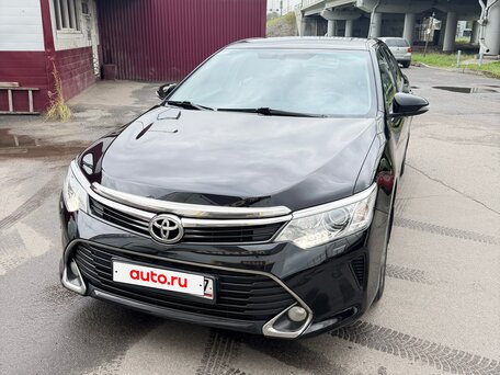 2017 Toyota Camry VII (XV50) Рестайлинг, чёрный, 2530000 рублей, вид 3