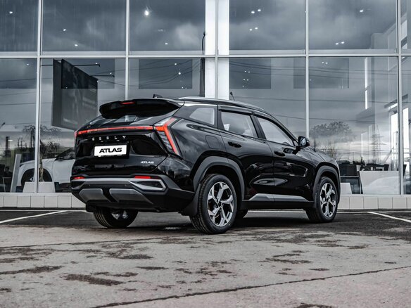 2025 Geely Atlas II, чёрный, 3870990 рублей - вид 3