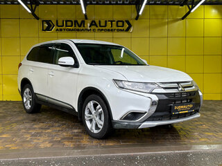 2017 Mitsubishi Outlander III Рестайлинг 2, белый, 1750000 рублей, вид 3