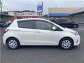 2018 Toyota Vitz III (XP130) Рестайлинг 2, белый, 750001 рублей - вид 3