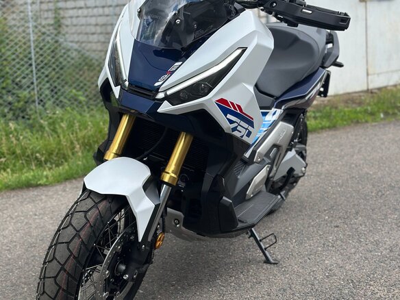 2026 Honda X-ADV, белый - вид 1